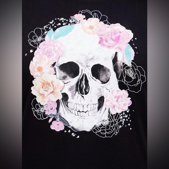 Torrid Perfect Tee - Super Soft Busy Floral Skull Black NWT - Picture 4 of 10
